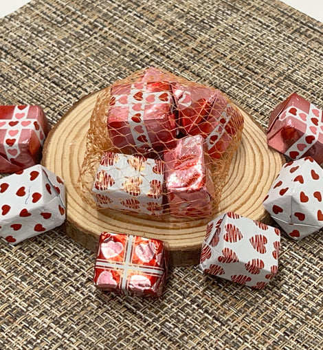 2 oz. Mesh Bag of Milk Chocolate Valentine Presents